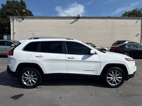 Used 2018 Jeep Cherokee Limited AWD/4WD image 5
