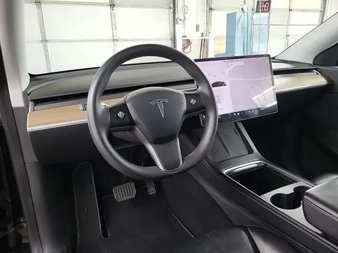 Used 2021 Tesla Model Y Long Range AWD/4WD image 3