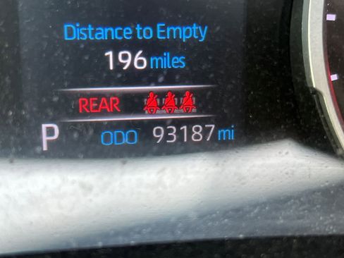 Certified 2021 Toyota RAV4 XLE Premium FWD image 29