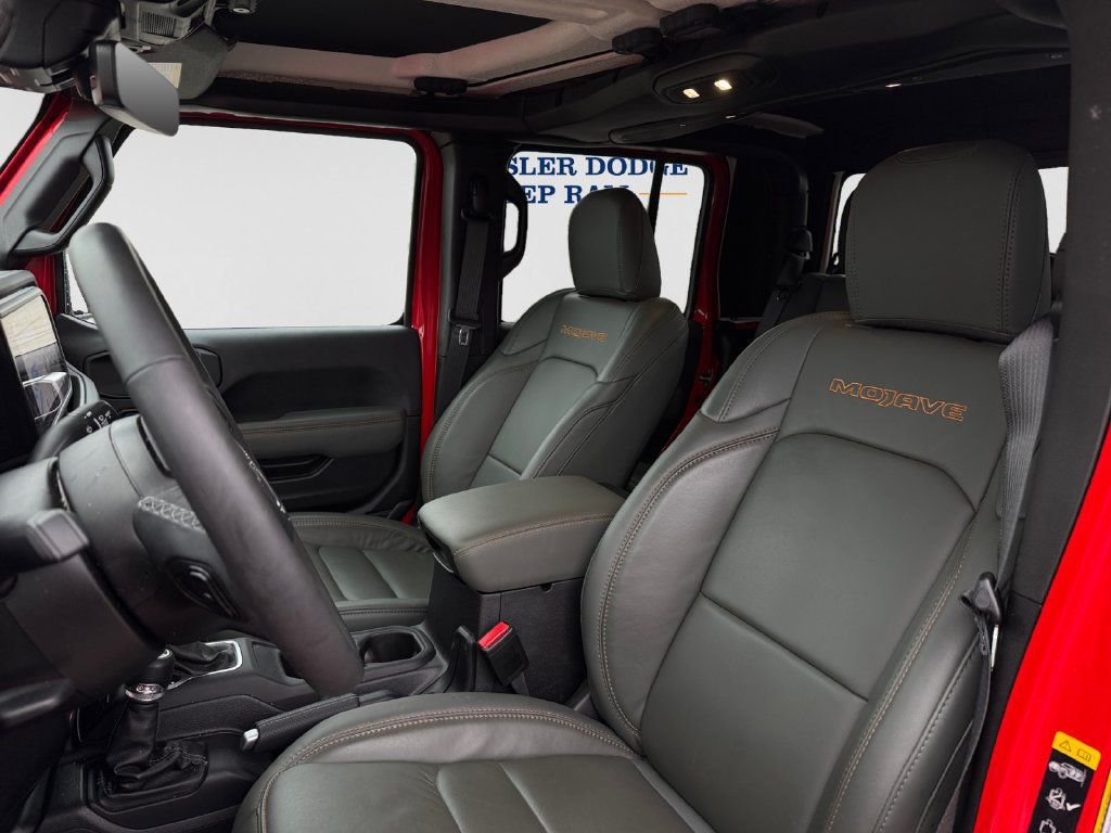 Used 2025 Jeep Gladiator Mojave AWD/4WD image 11