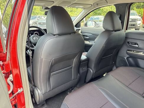 Certified 2025 Nissan Kicks SR FWD image 17