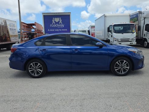 Used 2024 Kia Forte LXS w/ LXS Technology Package FWD image 8