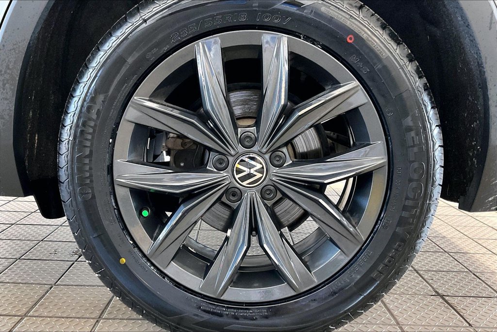 Used 2024 Volkswagen Tiguan SE AWD/4WD image 32