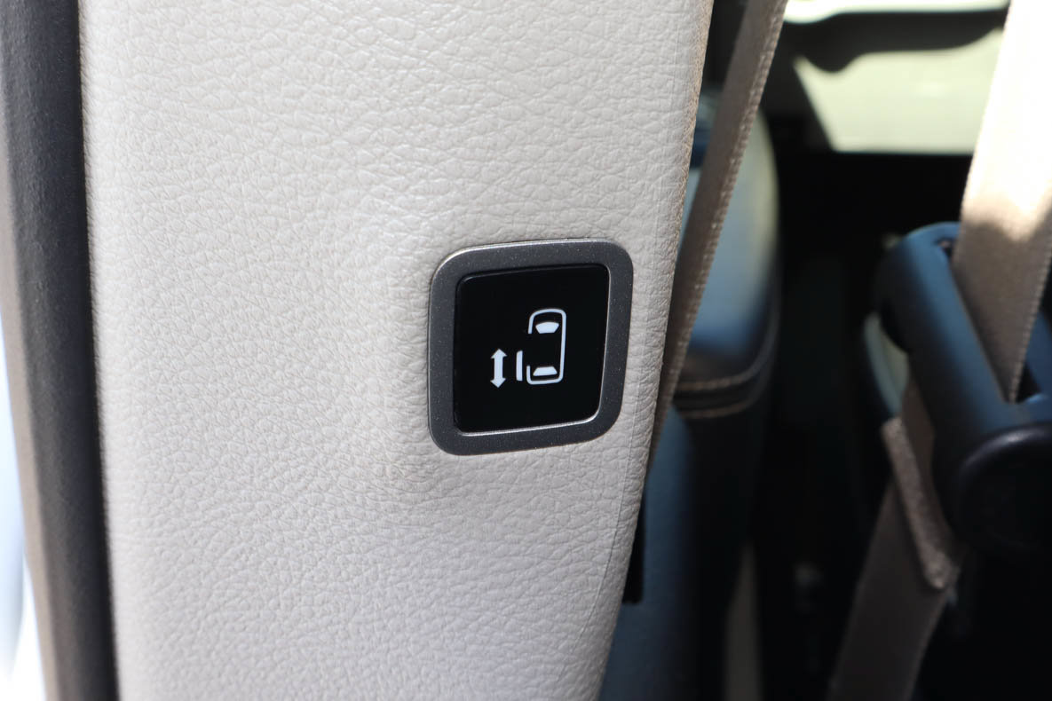 Used 2024 Chrysler Pacifica Limited FWD image 19
