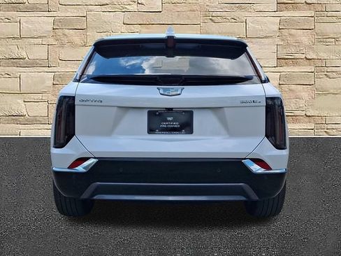 Certified 2025 Cadillac Optiq Luxury 2 w/ LPO, Floor Liner Package AWD/4WD image 3