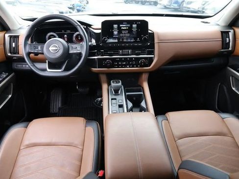 Certified 2025 Nissan Pathfinder Platinum w/ Cargo Package FWD image 25