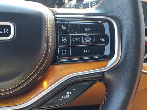Used 2022 Jeep Grand Wagoneer Series III AWD/4WD image 10