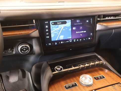 Used 2025 Lincoln Navigator Black Label AWD/4WD image 7