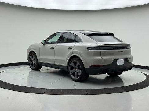 Used 2024 Porsche Cayenne Coupe image 3