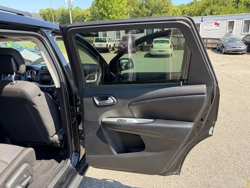 Used 2016 Dodge Journey SE w/ Flexible Seating Group FWD image 17