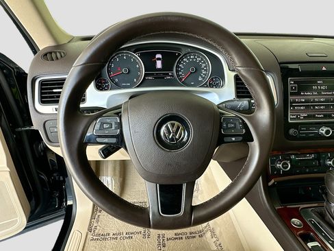 Used 2014 Volkswagen Touareg VR6 AWD/4WD image 10