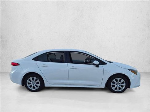 Used 2025 Toyota Corolla LE FWD image 4
