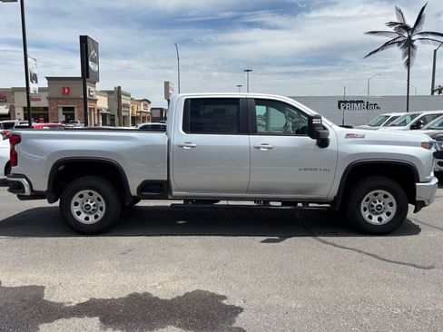Used 2021 Chevrolet Silverado 2500 LT w/ Fleet Comfort Package AWD/4WD image 5