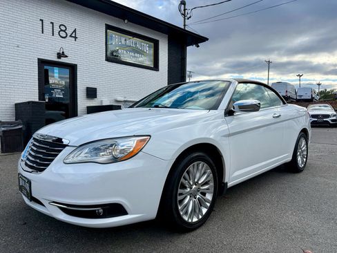 Used 2011 Chrysler 200 Limited FWD image 2
