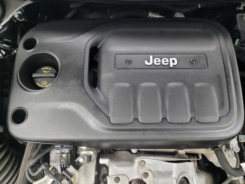 Used 2019 Jeep Cherokee Limited image 27