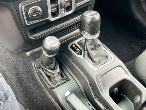 Certified 2018 Jeep Wrangler Unlimited Sport S image 16