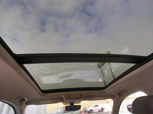 Used 2019 Volkswagen Tiguan SEL FWD image 13