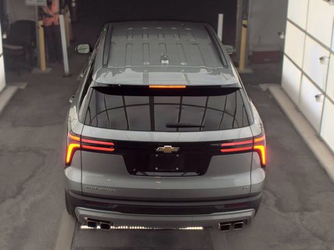 Used 2024 Chevrolet Traverse LT FWD image 4