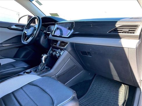 Used 2022 Volkswagen Taos SEL image 13