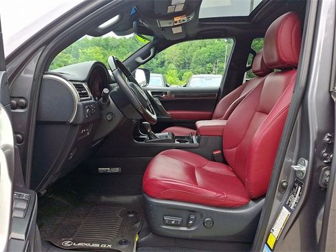 Used 2023 Lexus GX 460 Luxury w/ Sport Design Package AWD/4WD image 13