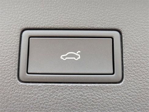 New 2026 Volkswagen Atlas SE image 14