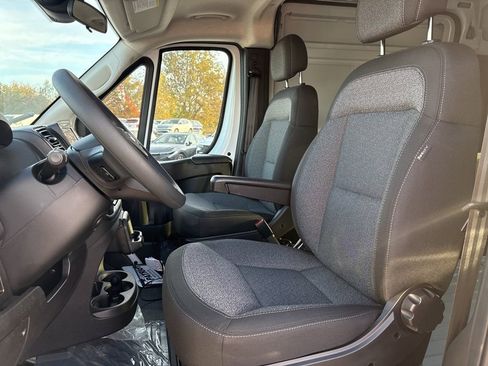 New 2026 RAM ProMaster 2500 w/ Convenience Group FWD image 8