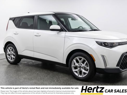 Used 2025 Kia Soul LX w/ LX Technology Package FWD image 1