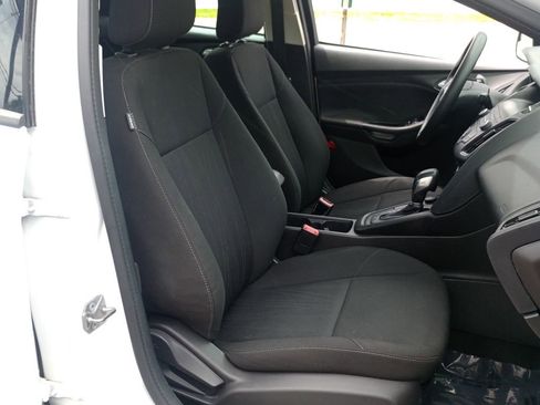 Used 2018 Ford Focus SE w/ SE Appearance Package FWD image 23