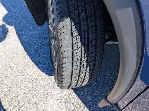 Used 2023 Nissan Rogue SV image 30