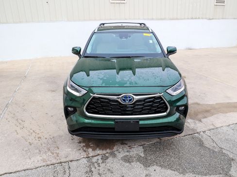 Used 2024 Toyota Highlander Limited image 4