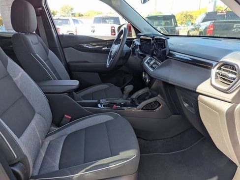 Used 2025 Chevrolet TrailBlazer LT image 32