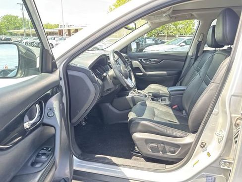 Used 2017 Nissan Rogue SL w/ SL Premium Package AWD/4WD image 18