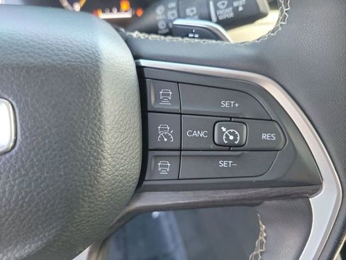 Used 2023 Jeep Grand Cherokee L Limited AWD/4WD image 27