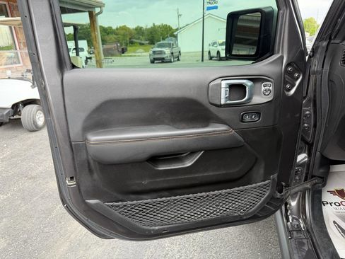 Used 2023 Jeep Gladiator Mojave w/ Cold Weather Group AWD/4WD image 12