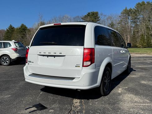 Used 2017 Dodge Grand Caravan SXT FWD image 11