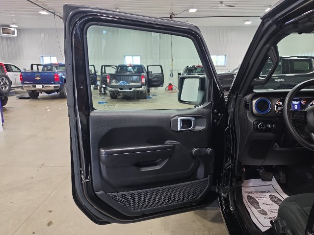 Used 2021 Jeep Gladiator Sport AWD/4WD image 23