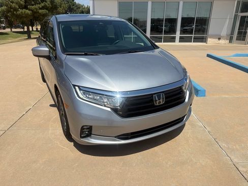 Used 2023 Honda Odyssey Elite image 3