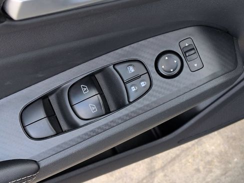 Used 2025 Nissan Altima 2.5 SV FWD image 13