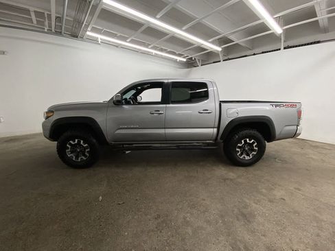 Used 2021 Toyota Tacoma TRD Off-Road image 3