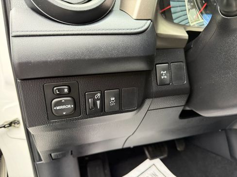 Used 2015 Toyota RAV4 LE AWD/4WD image 25