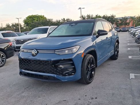 New 2026 Volkswagen Tiguan SE R-Line FWD image 3