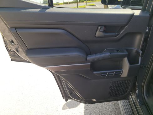 Used 2025 Toyota 4Runner SR5 AWD/4WD image 12