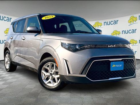 Used 2023 Kia Soul LX w/ LX Technology Package image 1