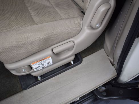 Used 2017 Honda Odyssey SE image 25