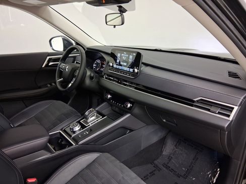 Used 2024 Mitsubishi Outlander SE image 37