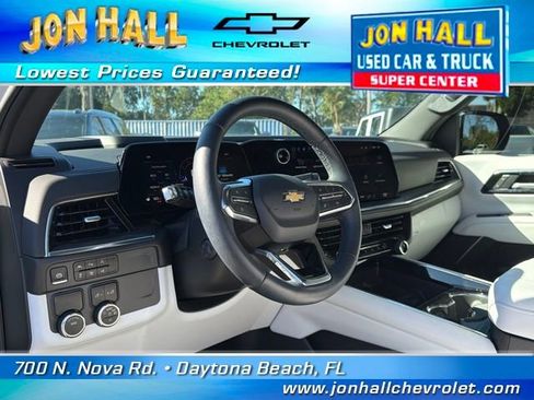 Used 2025 Chevrolet Suburban Premier image 21