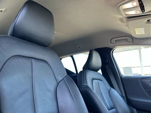 Used 2023 Volvo XC40 B4 Core w/ Convenience Package FWD image 16