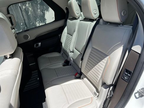 Used 2020 Land Rover Discovery HSE Luxury AWD/4WD image 19