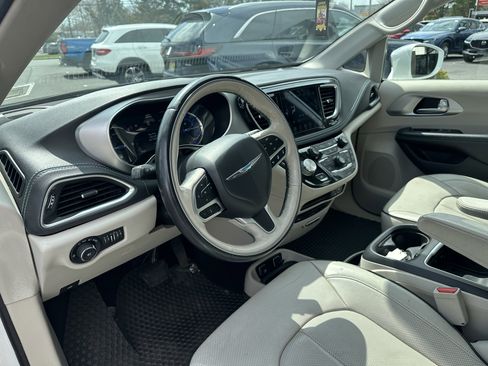 Used 2018 Chrysler Pacifica Limited w/ Advanced Safetytec Group image 21