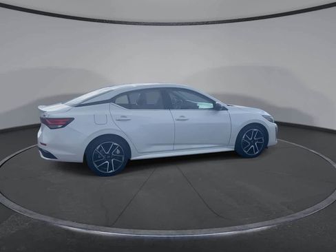 Used 2025 Nissan Sentra SR w/ SR Premium Package FWD image 2
